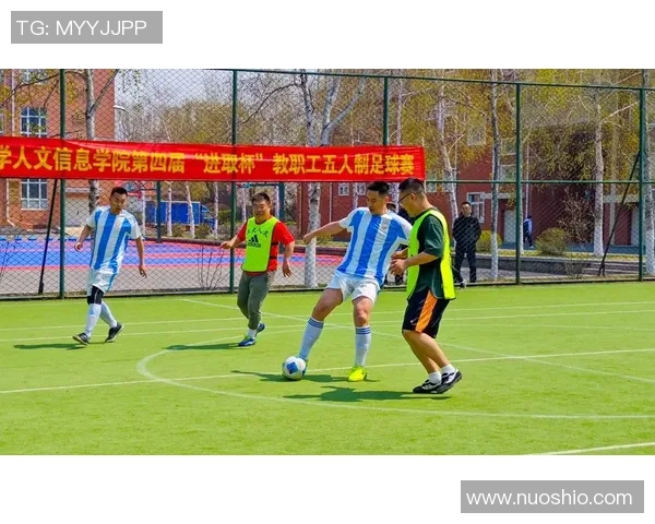 鹏城之战激情四溢深圳对决湘涛展现足球魅力与团队精神 鹏城之战激情四溢深圳对决湘涛展现足球魅力与团队精神